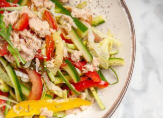 Фасолевый салат с курицей и болгарским перцем