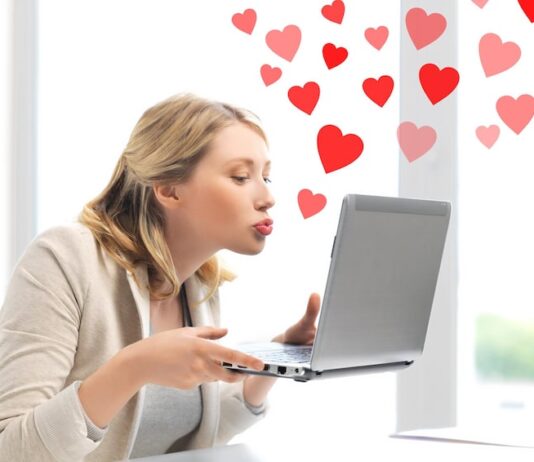 Приветствия на сайте знакомств: примеры для женщин