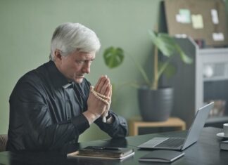 Защита от врагов на работе: молитва Николаю Чудотворцу