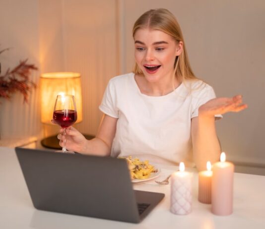 Гадание онлайн: скучает ли он по вам