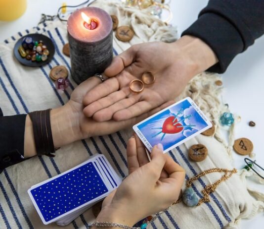 Гадание онлайн: что ждет вас в отношениях с мужчиной