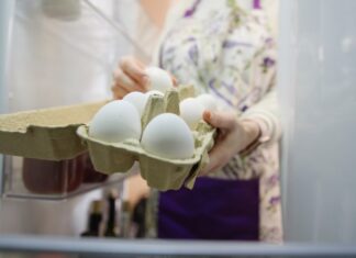 К чему снится сырое куриное яйцо женщине