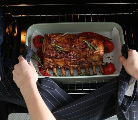 Вкусное мясо в духовке: секреты запекания кусочками