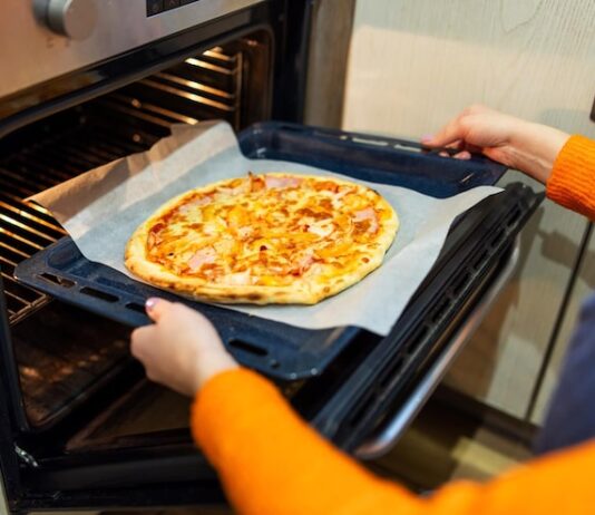 Пицца на кефире за 15 минут в духовке