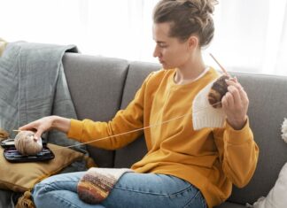 Свяжите пуховую косынку спицами: пошаговое руководство для начинающих