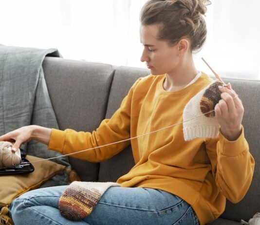 Свяжите пуховую косынку спицами: пошаговое руководство для начинающих