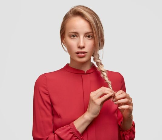 Как создать красивый хвост на средние волосы без челки