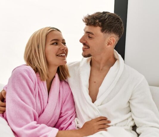 Мужчина-Рак: романтика в постели с любимой