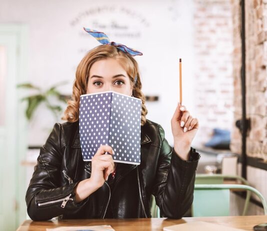 Как кратко и эффектно описать себя в статусе