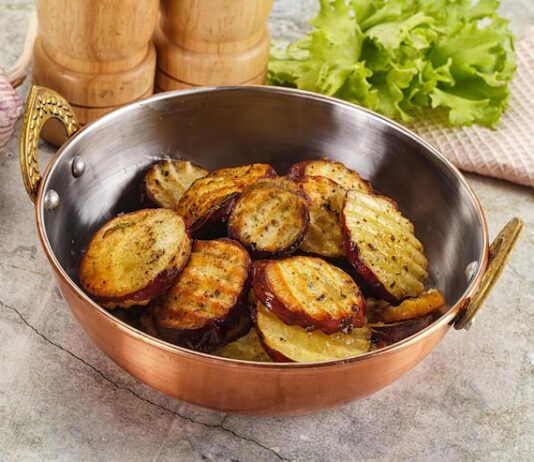 Деревенская картошка в духовке: рецепт