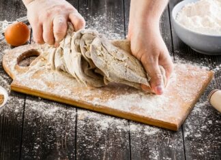 Рецепт слоеного дрожжевого теста с творогом
