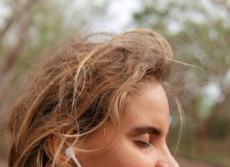 Как понять, что беспроводные наушники полностью заряжены