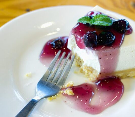 Фруктовый торт с желатином и сметаной