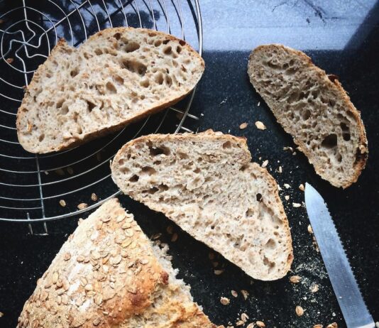 Цельнозерновой хлеб в духовке