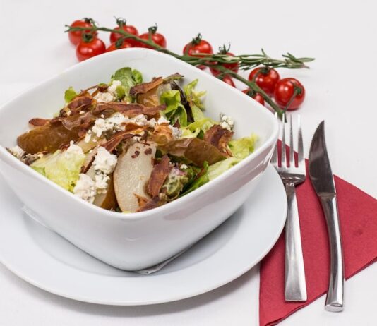 Салат с грибами и куриной печенью