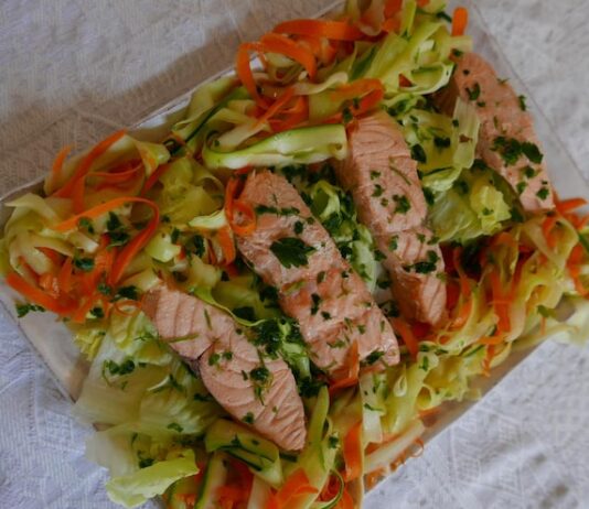 Салат из копченой курицы и пекинской капусты