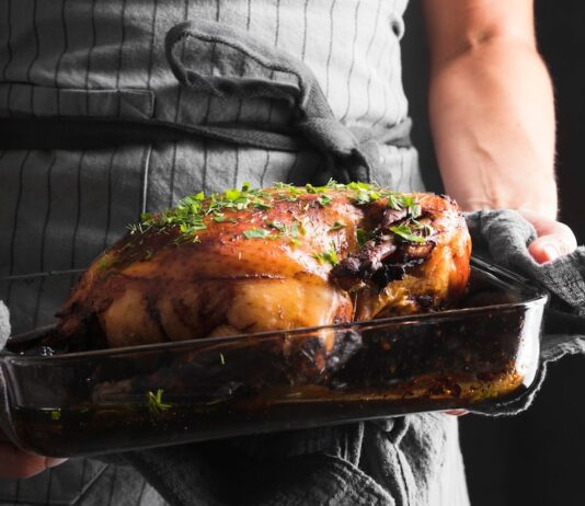 Курица на противне в духовке кусочками