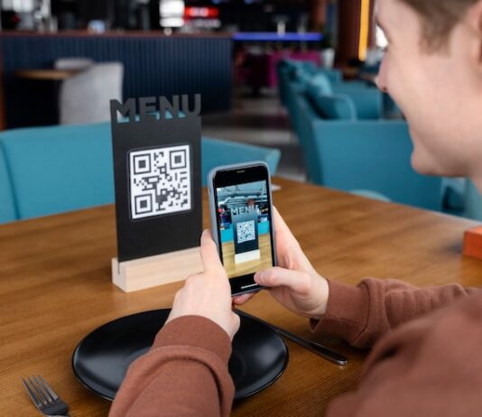 Вход в Кинопоиск по QR-коду на телевизоре