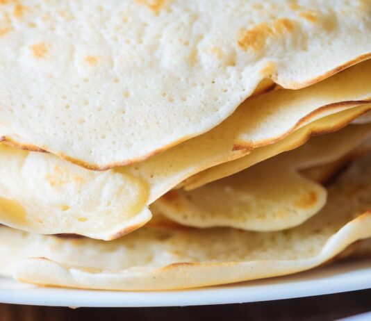 Тонкие блины из кислого молока