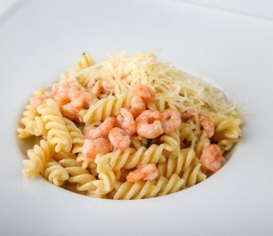 Сколько сливок добавить в пасту с креветками