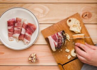 Сало с чесноком в домашних условиях