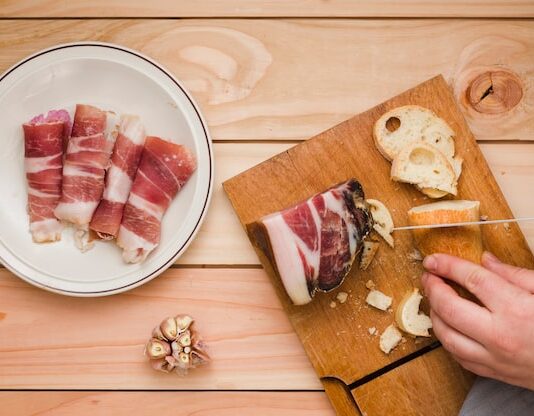 Сало с чесноком в домашних условиях