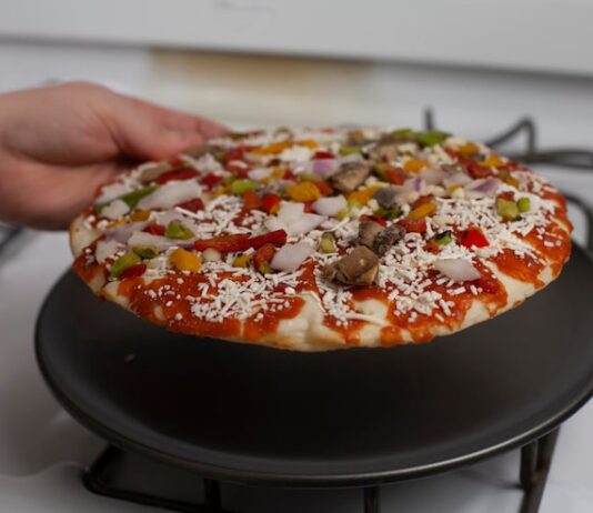 Пицца на кефире в духовке на протвине