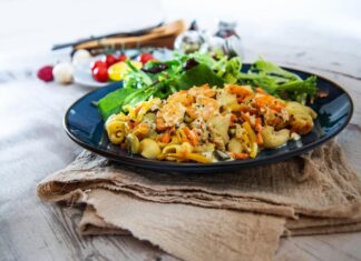 Салат с курицей и картошкой пай