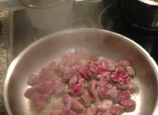 Солить говяжий язык во время варки: когда и как