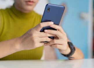 Постановка сим-карты в смартфон Honor