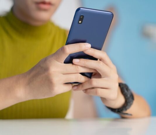 Постановка сим-карты в смартфон Honor