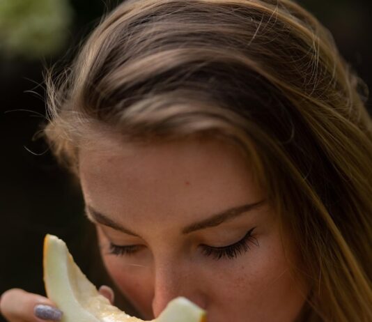 Толкование сна: женщина ест дыню