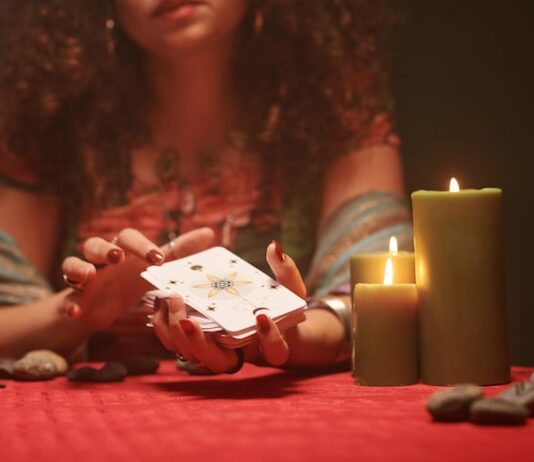 Гадание на картах: любовь и отношения