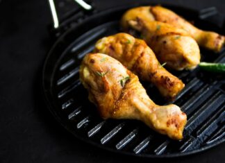 Куриные ножки с курицей в духовке