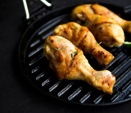 Куриные ножки с курицей в духовке