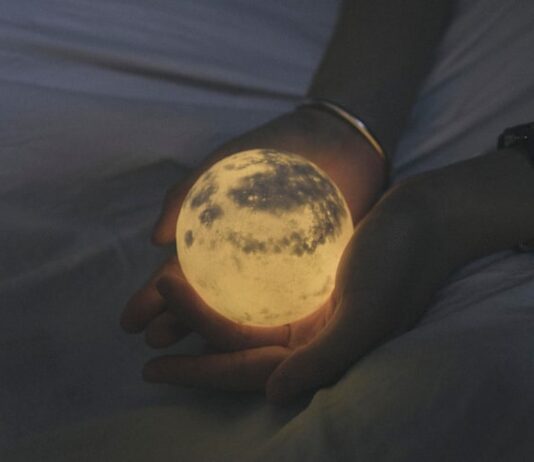 Приворот на убывающую луну для привлечения мужчины