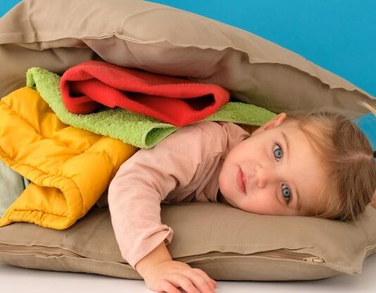 Сны о детской одежде: толкование и значение