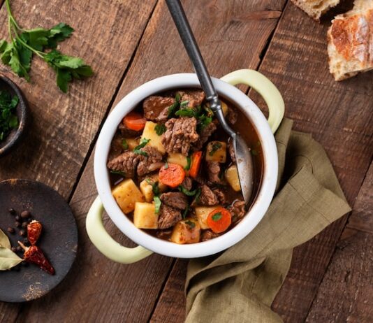 Говяжий гуляш с томатной пастой: рецепт