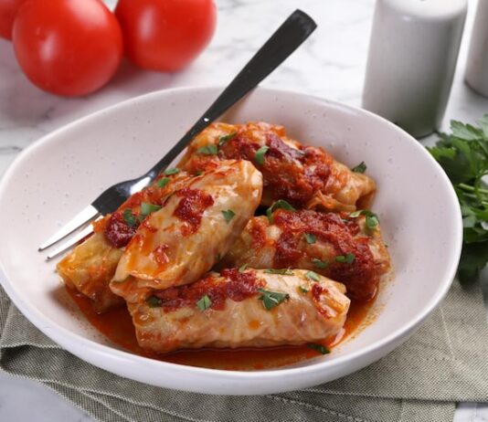 Замороженные голубцы в мультиварке с томатным соусом