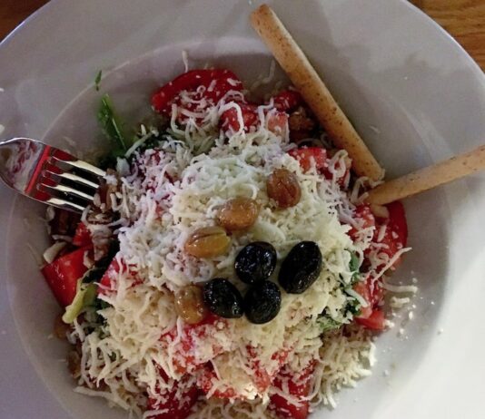 Рисово-томатный салат на зиму