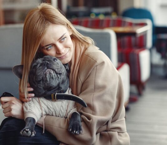 Собака во сне: что означает для женщины?