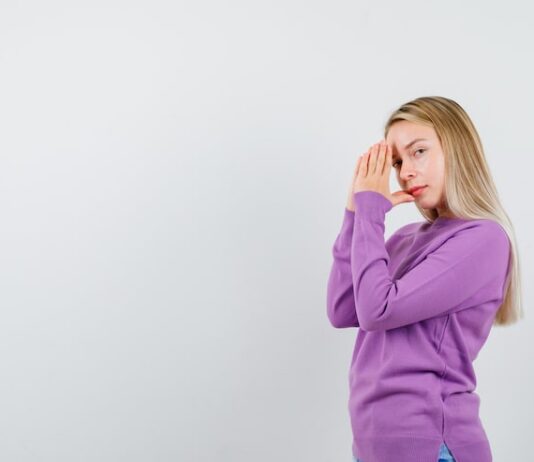 Примета: Почему горит левое ухо