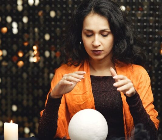 Гадание на работе: что ждет впереди?