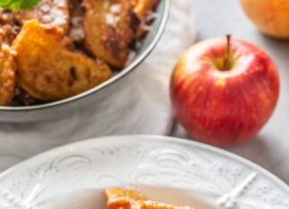 Пышные оладьи с яблоком на кефире