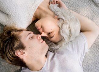 Сон и поцелуи: кто участвует?