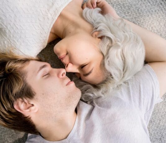 Сон и поцелуи: кто участвует?