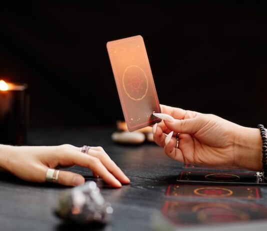 Бесплатный онлайн-ответ на вопрос карты Таро