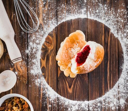 Сладости из слоеного теста в духовке