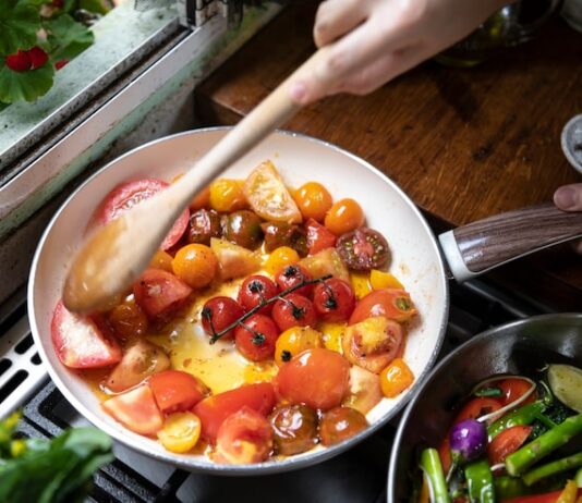 Сердечки в сметане на сковороде