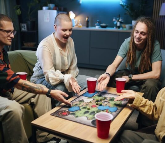 Игры на 4 человек: 10 интересных вариантов